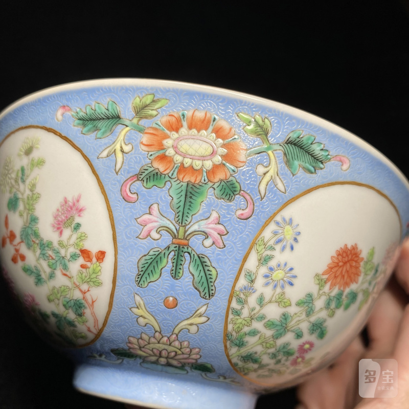 清道光 蓝地轧道洋彩开光重阳菊艳图膳碗 - 图12